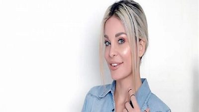 شاهد..سقوط دومينيك حورانى ونقلها للمستشفى ..فيديو