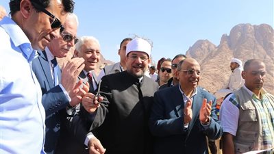 وزير الرياضة يفتتح عدداً من المنشآت الشبابية ويتفقد معرضاً للفنون التشكيلية