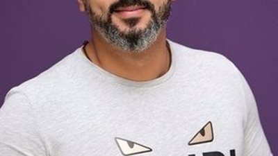 أحمد فريد يحتفي باعمال والده في رحلة الفنان التشكيلي