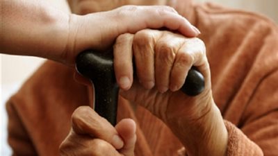 مسن ينتقم بـعد سرقته بـ طريقة غريبة