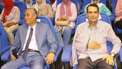 رئيس جامعة جنوب الوادى يشهد فعالية للإستشارى التدريبى حسام هيكل