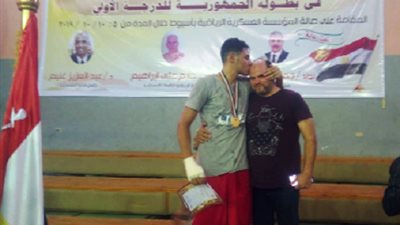 أبطال من ذهب .. على الشريف يحصد ذهبية الجمهورية للملاكمة