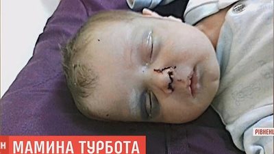 أم بلا قلب.. تضرب رضيعتها بسبب موعد غرامي.. صور