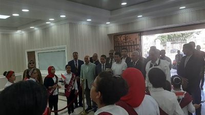 مطروح تستقبل وزير الشباب بكورال وأغاني وطنية ..صور