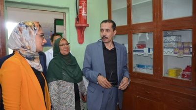 نائب محافظ الوادي الجديد تنقل عيادة الصفا لحي ٢٥ يناير بالخارجة ..صور