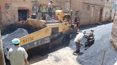 رصف 9.5 كيلو متر طرق بتكلفة 10 مليون جنيه بمراكز المنشاة وأخميم وطهطا