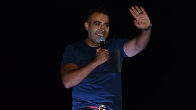 محمد عدوية يرفع شعار كامل العدد بحفل الجامعة المصرية الصينية .. صور