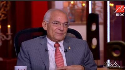 فاروق الباز: يوجد خزان مياه جوفية بالعوينات يكفي للزراعة 100 عام