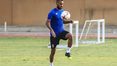 قائد الأهلي يؤدي جلسة علاج طبيعي للتعافي من الإصابة