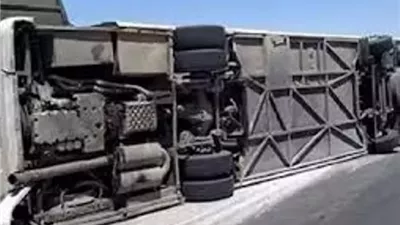 إصابة 6 أثر انقلاب أتوبيس على الطريق الصحراوي الشرقي بسوهاج