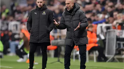 جوارديولا يسخر من التحكيم ويشيد بعمر مرموش أمام نيوكاسل