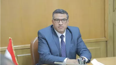 محافظ قنا يتابع العمل بمشروع المنطقة الحرفية بالترامسة