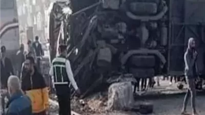 تصادم قطار وأتوبيس بمزلقان فى برج العرب بالإسكندرية