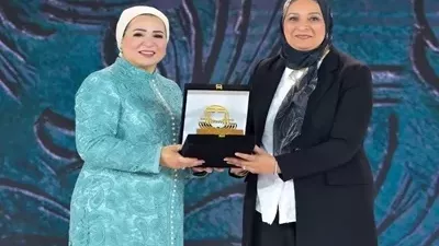 انتصار السيسي تكرّم الدكتورة غادة فاروق باحتفالية المرأة المصرية