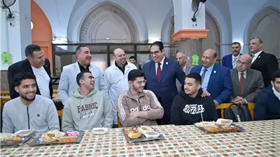 رئيس جامعة القاهرة: نحرص على التواصل المستمر مع الطلاب