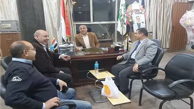 رئيس جامعة أسيوط الجديدة التكنولوجية يهنئ نقيب مهندسي أسيوط