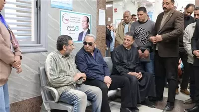 محافظ الإسماعيلية يتفقد مركز طب أسرة نفيشة ويلتقي الأهالي