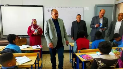 مدير تعليم المنيا يهنئ الفائزين بالمراكز الأولى في مسابقة الكتابة