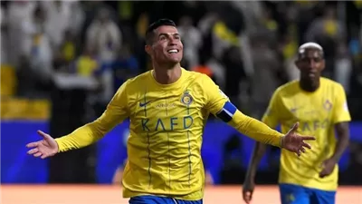 رونالدو يهنئ لاعبي النصر بعد خماسية الخليج