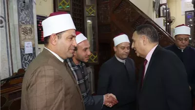 محافظ القليوبية يؤدي صلاة التراويح ويشهد احتفالية ليلة القدر