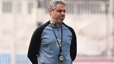 معتمد جمال يدرس التدوير في مركز حراسة المرمي