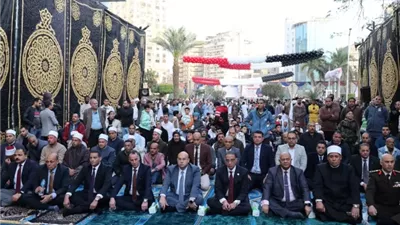 محافظ الجيزة يؤدي صلاة عيد الفطر المبارك بساحة مسجد مصطفى محمود