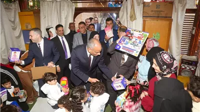 محافظ كفرالشيخ يقدم هدايا الرئيس للأيتام في عيد الفطر..صور
