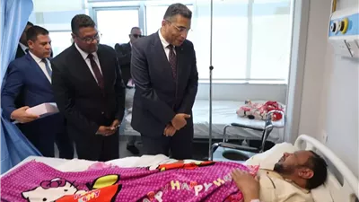 محافظ البحر الأحمر يهنئ المرضي والعاملين بالمستشفيات بعيد الفطر