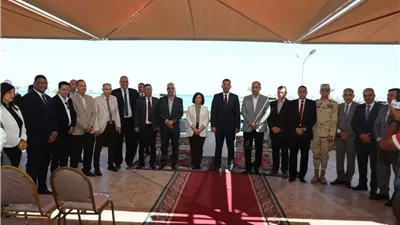 محافظ البحر الأحمر يستقبل المهنئين بالعيد ويشارك الأطفال فرحتهم