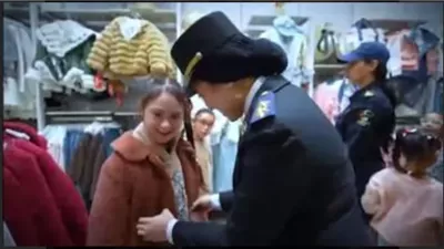 رجال الشرطة يشاركون الأطفال نزلاء دور رعاية الأيتام الإحتفال بعيد الفطر