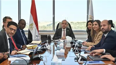 وزير الاستثمار يستعرض محاور تطوير البيئة الاستثمارية