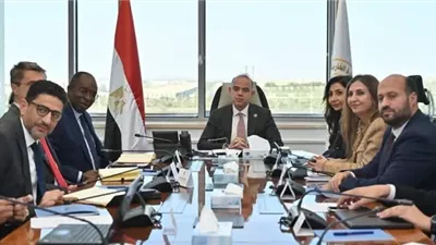 وزير الاستثمار يبحث تطوير البيئة الاستثمارية مع مؤسسة التمويل الدولية
