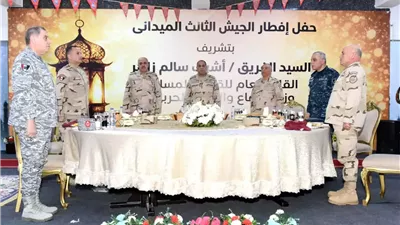 وزير الدفاع يلتقى مقاتلى الجيش الثالث الميدانى وقوات مكافحة الإرهاب