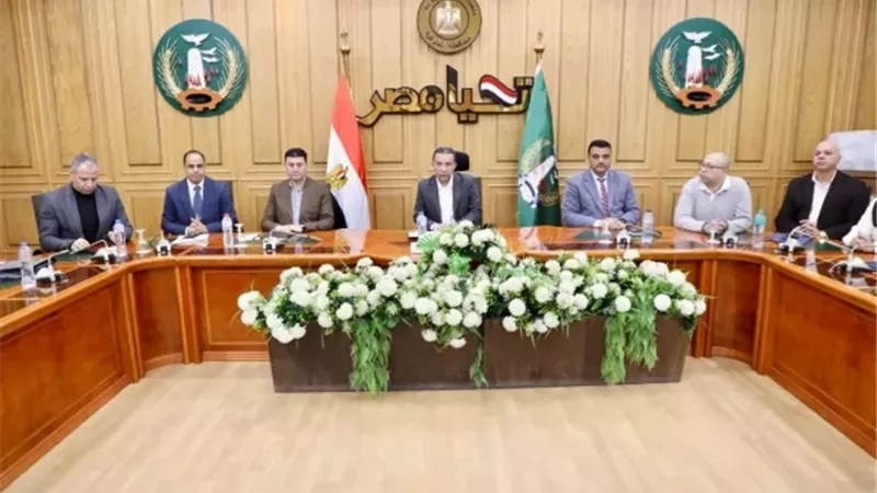 محافظ المنوفية خلال