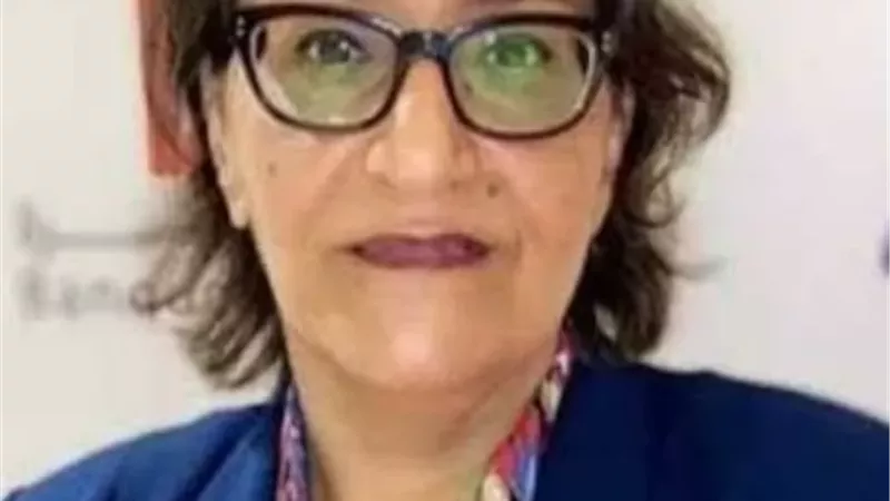 خبيرة الاوراق المالية