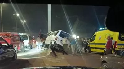 إصابة 14 في اصطدام ميكروباص بعمود إنارة فى الإسكندرية