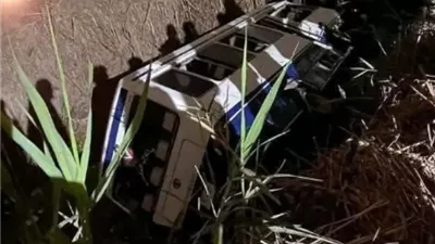 سقوط أتوبيس فى ترعة أثر اصطدامه بعربة كارو بالبراجيل