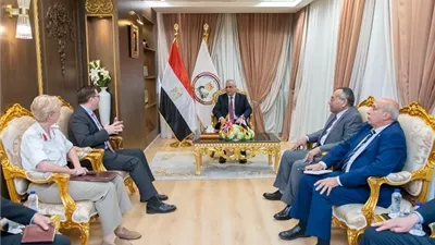 وزير الإنتاج الحربي يستقبل السفير البريطاني بالقاهرة لبحث التعاون