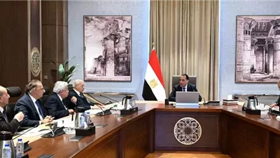رئيس الوزراء يلتقي أعضاء اللجنة الاستشارية للشئون السياسية