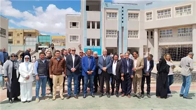 محافظ البحر الأحمر يتفقد المنظومة التعليمية برأس غارب