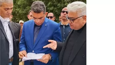 محافظ البحر الأحمر يتفقد عمارات الإسكان برأس غارب