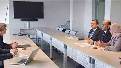 وزير العمل يلتقي قيادات إدارتي معايير العمل الدولية وحوكمة العمل