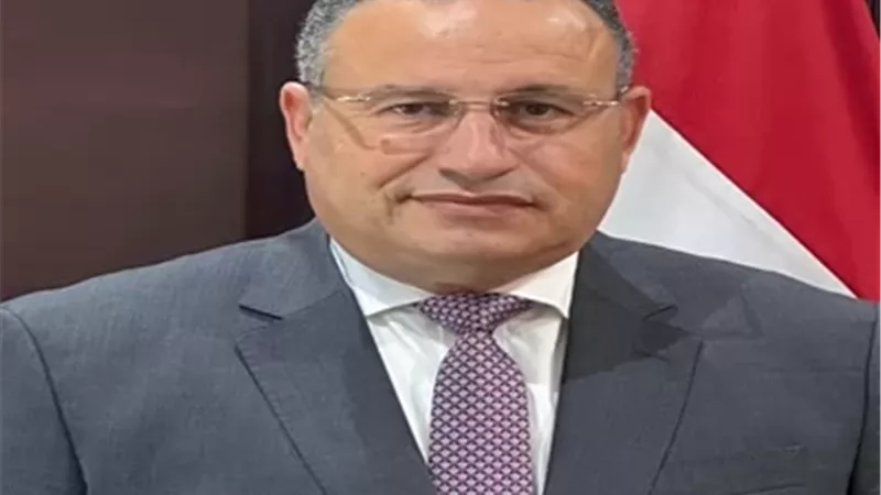 الدكتور عبدالعزيز