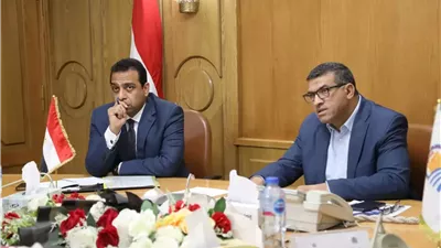 محافظ دمياط يتابع ميدانيا أعمال إصلاح كسر بخط المياه