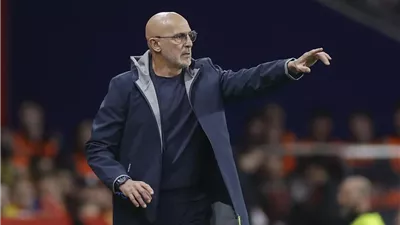 مدرب إسبانيا يشيد بأداء لاعب مصر ويؤكد: كانت مباراة صعبة