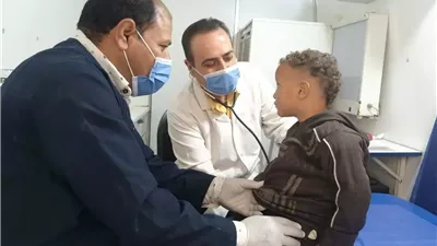 تقديم 1415 خدمة طبية مجانية بقرية بني غني ضمن «حياة كريمة»