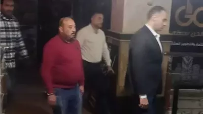 نائب المحافظ يتابع تنفيذ قرار غلق المحلات برأس البر