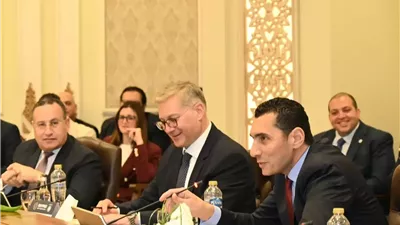 3 وزراء يعقدون مائدة مستديرة لتأهيل الكفاءات الشابة بقطاع الطاقة