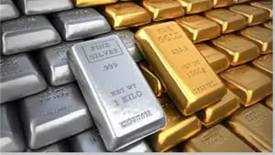شرط بيع الذهب بالفضة وحكم إضافة المصنعية للثمن
