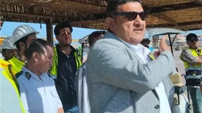 جهاز دمياط الجديدة ينفذ إزالة فورية لعقار سكنى مخالف فى المدينة.. صور